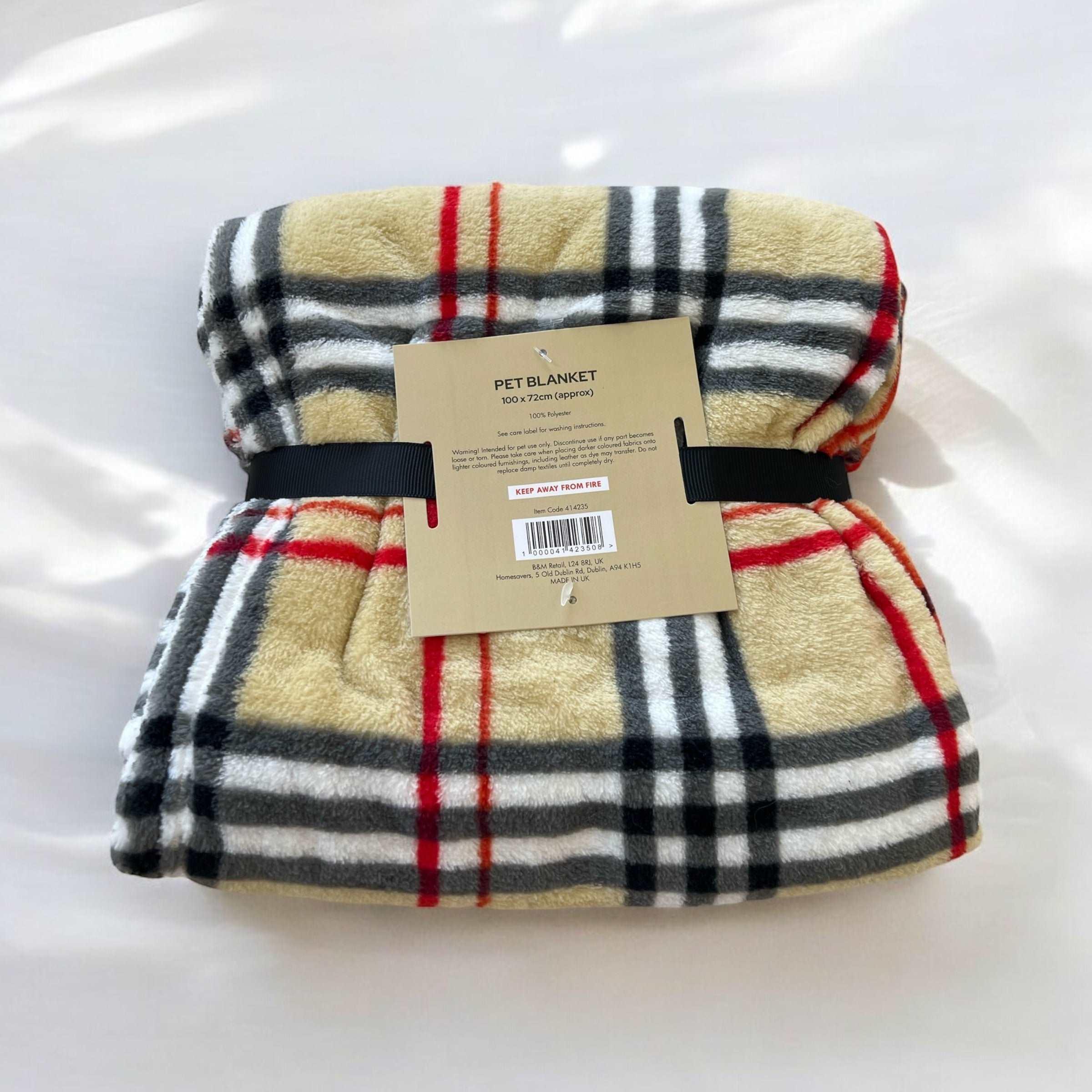 Burberry dog blanket online